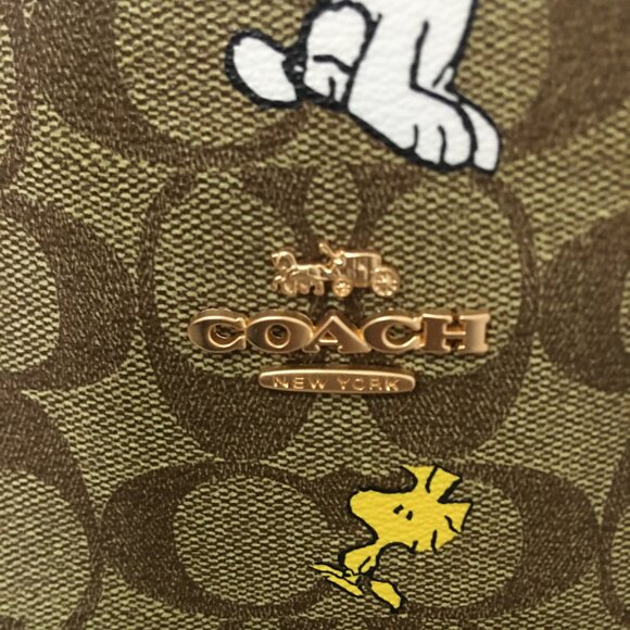 NWT COACH Peanuts Snoopy Tote bag! - Picture 8 of 14